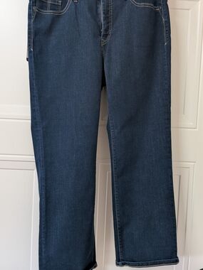 Classic Women's Dark Blue Straight-Leg Denim Capris